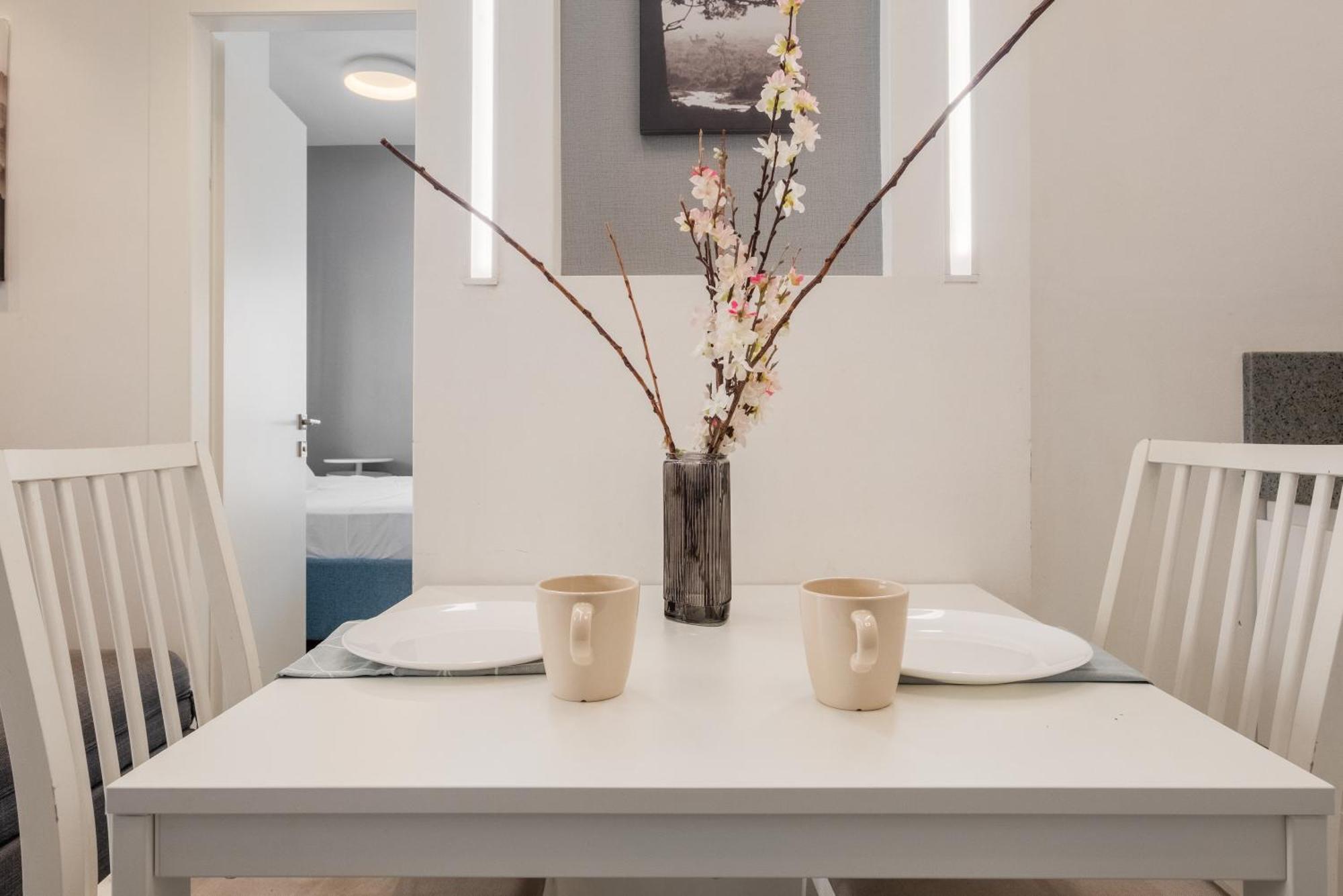 Dinning Room, Bedroom And Balcony Ierusalim Exterior foto